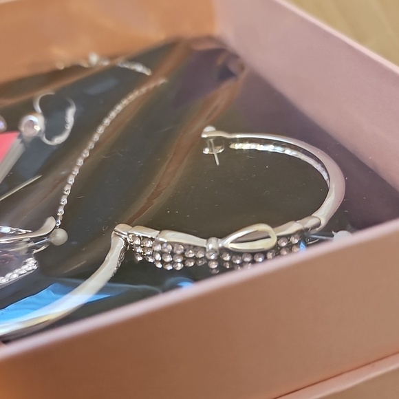 Beautiful Necklace, Bangle, Earring Set - Picture 2 of 5